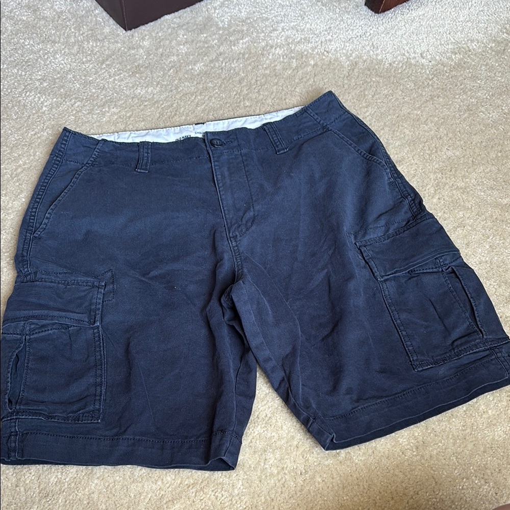 EUC Old Navy Men’s Blue Cargo Shorts with Classic Style
